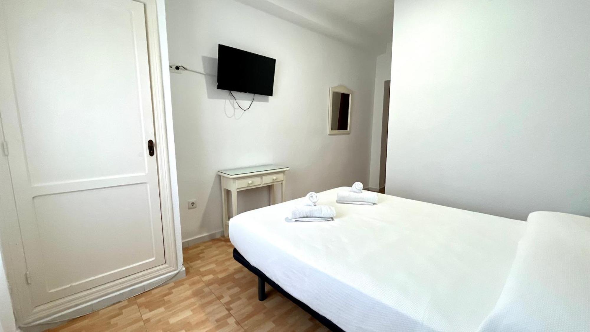 Hostal Carlos III Aldea Quintana ภายนอก รูปภาพ