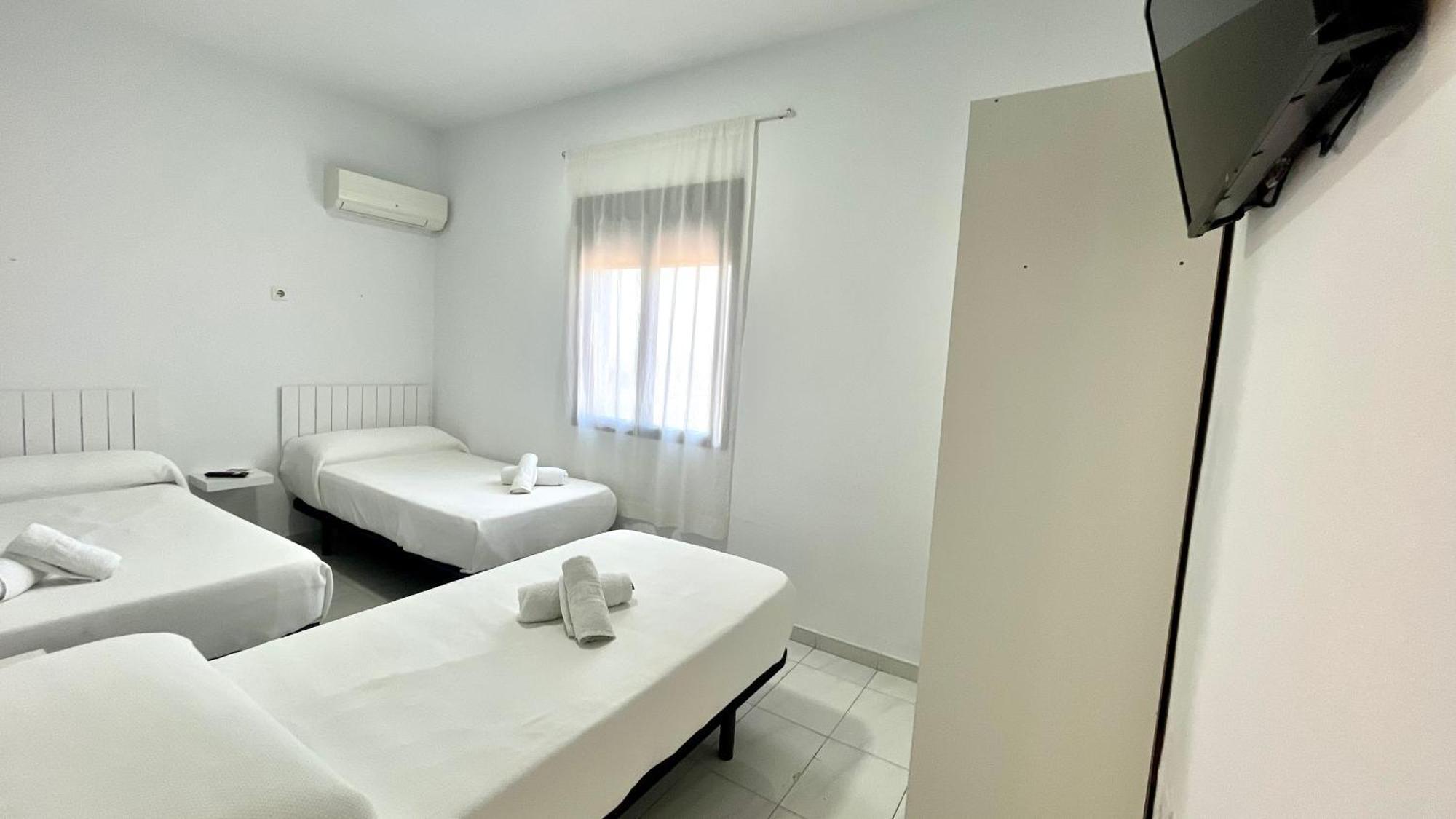 Hostal Carlos III Aldea Quintana ภายนอก รูปภาพ