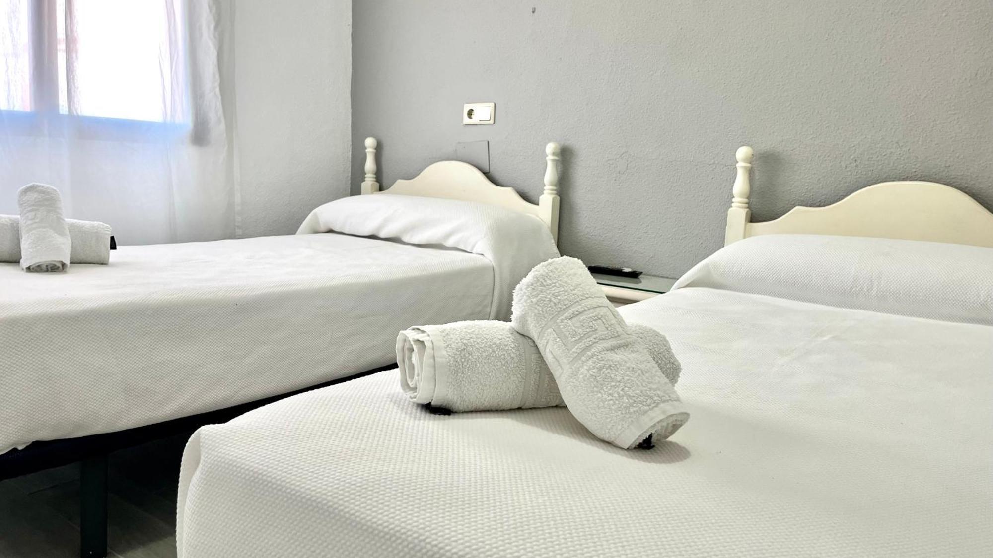 Hostal Carlos III Aldea Quintana ภายนอก รูปภาพ