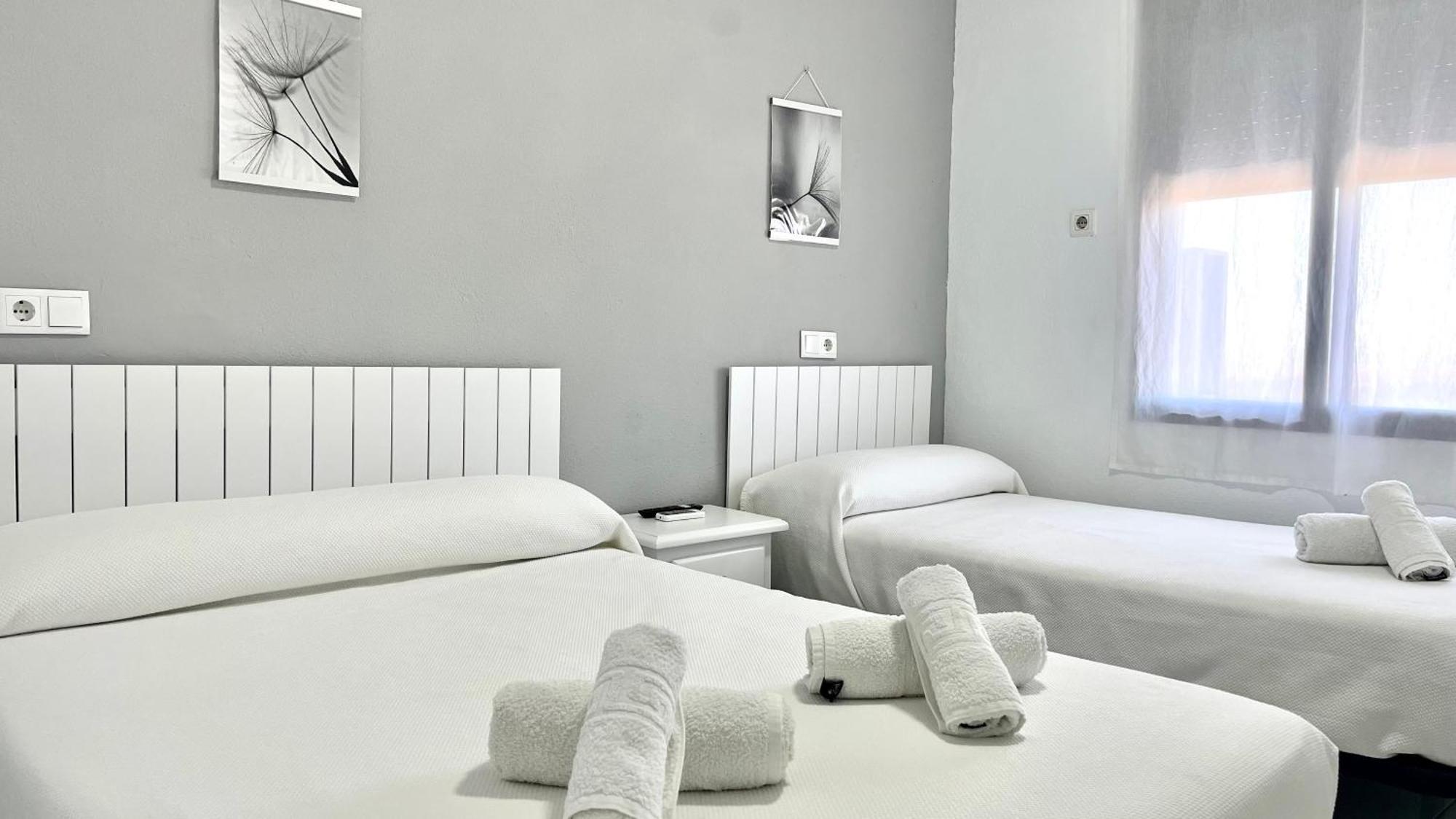 Hostal Carlos III Aldea Quintana ภายนอก รูปภาพ