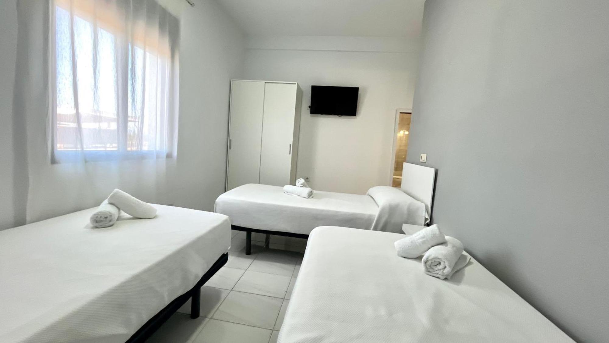 Hostal Carlos III Aldea Quintana ภายนอก รูปภาพ