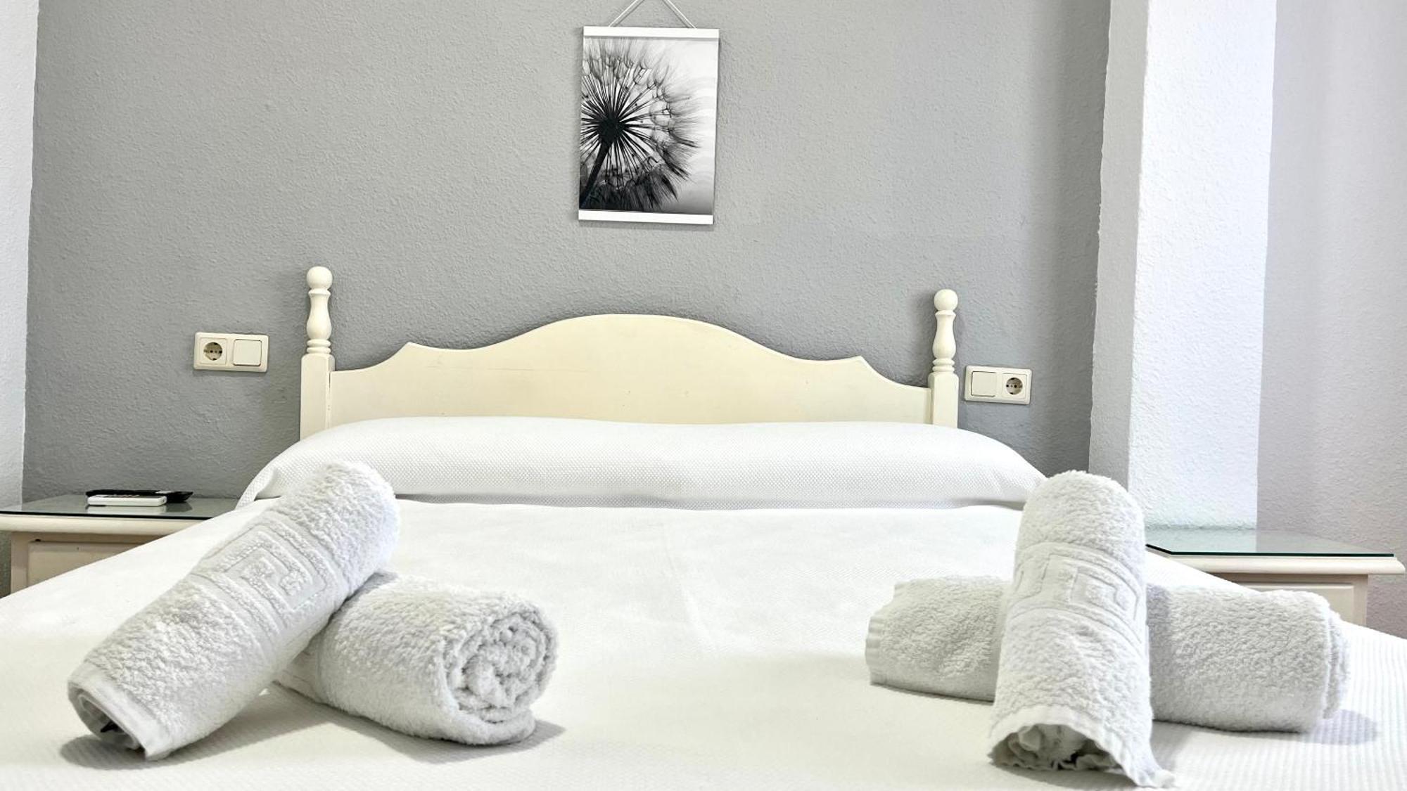 Hostal Carlos III Aldea Quintana ภายนอก รูปภาพ